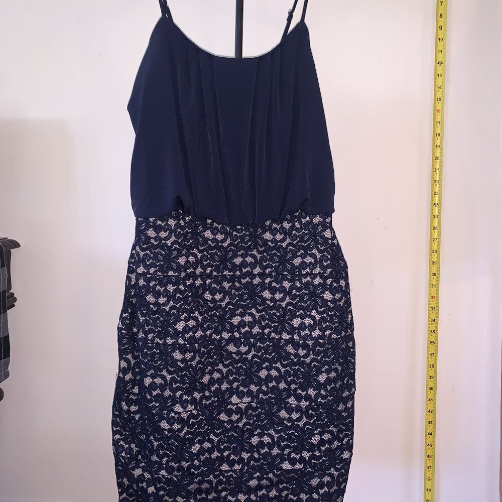 ENFOCUS STUDIO spaghetti strap mini dress, size 6 in navy blue and lace